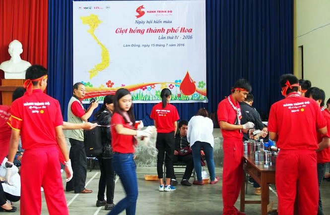 Hành trình đỏ đến thành phố hoa - ảnh 1