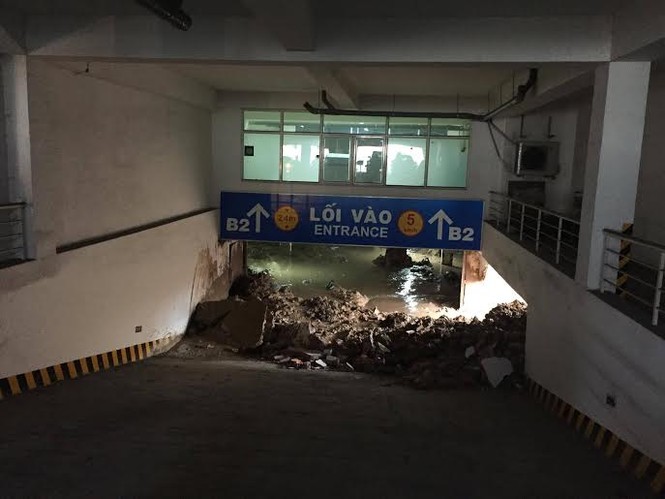 Sập tường hầm chung cư chôn vùi hàng chục ô tô, xe máy - ảnh 3