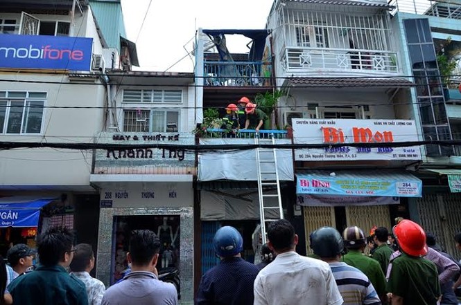 Cháy nhà vắng chủ, cả khu phố náo loạn - ảnh 1