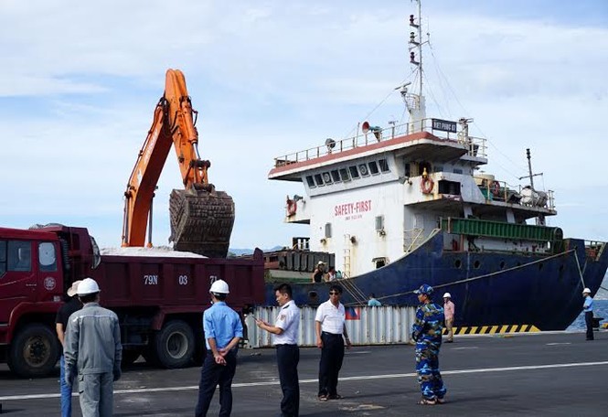 Tàu đầu tiên ăn hàng ở Cảng quốc tế Cam Ranh - ảnh 3