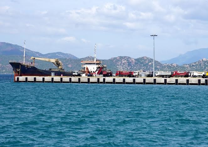 Tàu đầu tiên ăn hàng ở Cảng quốc tế Cam Ranh - ảnh 4