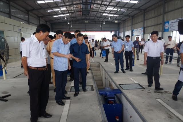 Trung tâm đăng kiểm yêu cầu khách không để sẵn tiền trên xe - ảnh 1