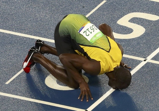 Usain Bolt được nữ CĐV cầu hôn sau khi giành HCV - ảnh 7