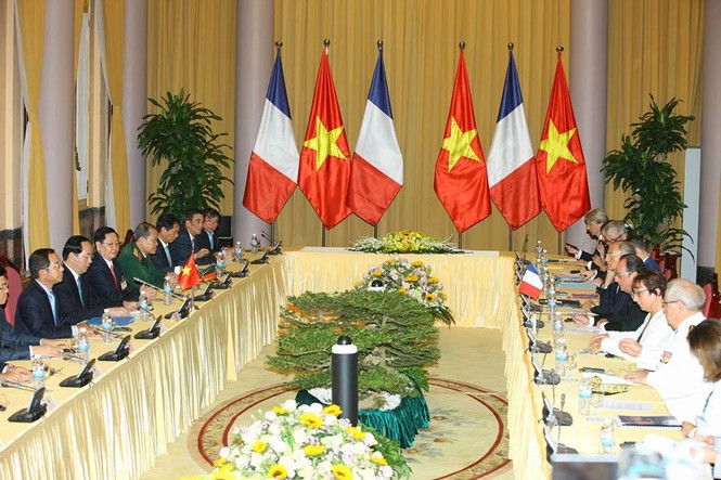 Việt-Pháp thúc đẩy hợp tác kinh tế, quốc phòng - ảnh 2