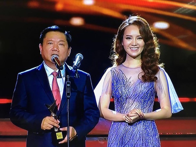 Hồ Văn Cường vượt mặt hàng loạt sao lớn tại VTV Award - ảnh 4
