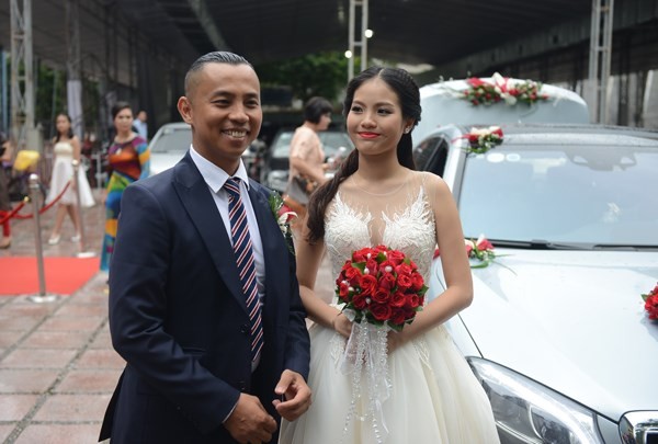 Chí Anh đi xe hơn 7 tỷ đồng đón dâu - ảnh 4
