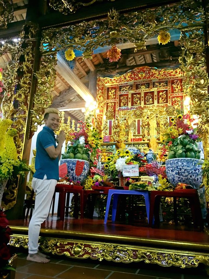 Trấn Thành, Lâm Chi Khanh ‘hứng đá’ vì trang phục - ảnh 1