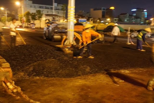Giật mình với 'công nghệ' thảm đường tại nút giao thông trăm tỷ - ảnh 4
