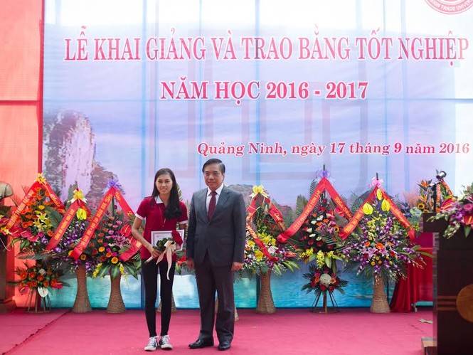 Quảng Ninh: Trường Đại học Ngoại thương khai giảng năm học mới - ảnh 1