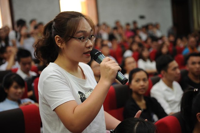Sinh viên Hà Nội giao lưu với TS. Lê Thẩm Dương - ảnh 1