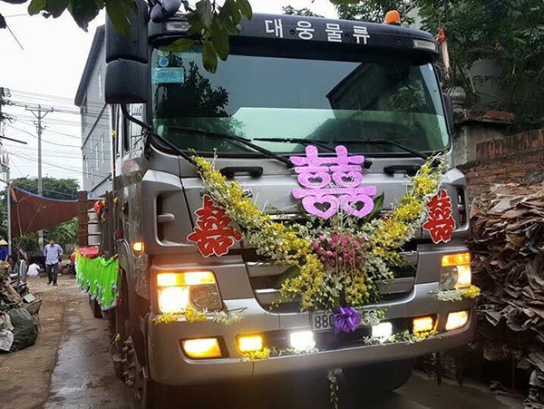ăn hỏi độc đáo - ảnh 1