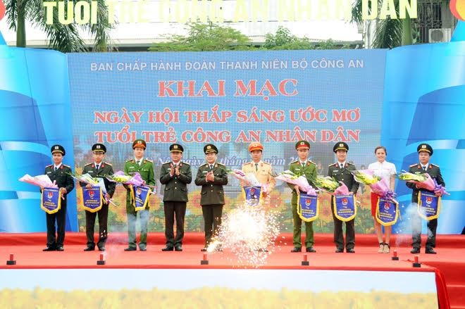Thắp sáng ước mơ tuổi trẻ Công an nhân dân - ảnh 1