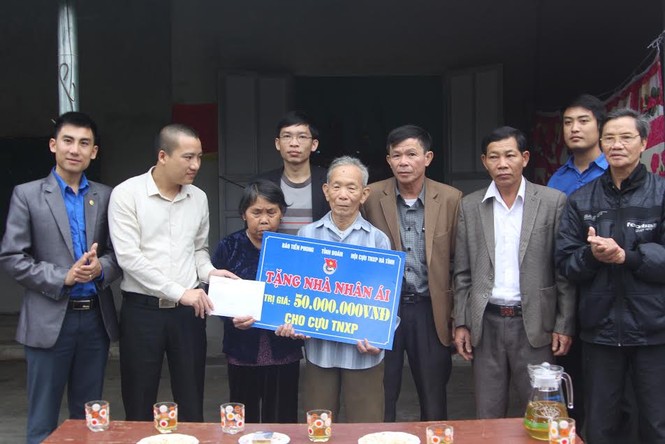 Bàn giao nhà tình nghĩa cho cựu TNXP nghèo - ảnh 1