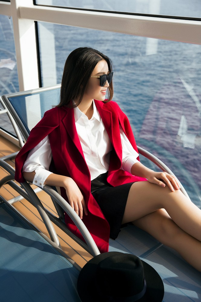 Hoa Hậu Mỹ Linh khoe dáng ngọt trên du thuyền triệu đô - ảnh 17