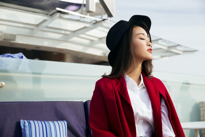Hoa Hậu Mỹ Linh khoe dáng ngọt trên du thuyền triệu đô - ảnh 2