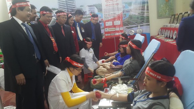 Náo nhiệt Chủ Nhật Đỏ trên Đất Tổ - ảnh 2