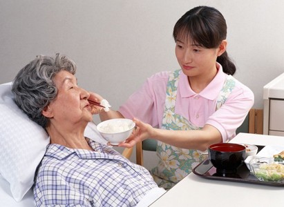 Đảo lộn cuộc sống vì “bói” không ra người giúp việc ngày Tết - ảnh 1