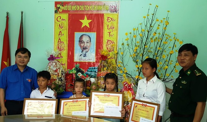 T.Ư Đoàn mang Tết đến vùng xa Cà Mau - ảnh 1