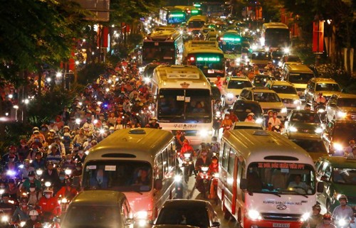 Tổ công tác đặc biệt túc trực 'giải cứu' kẹt xe ở Tân Sơn Nhất - ảnh 1