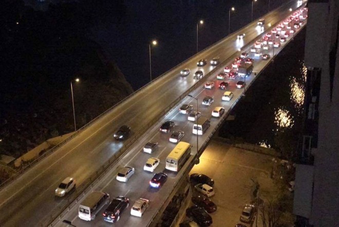 Đường vành đai Hà Nội ùn tắc 'nghẹt thở' ngày mùng 4 Tết - ảnh 5