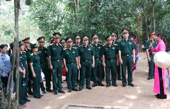 Hành trình đến với những Địa chỉ đỏ - ảnh 2