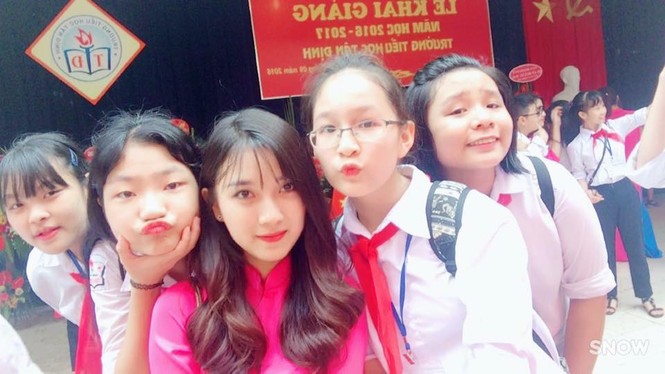 Cận cảnh nhan sắc cô giáo tiểu học đang gây ‘bão’ mạng - ảnh 14