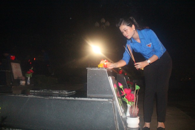 Hàng ngàn đoàn viên thanh niên Quảng Nam thắp nến tri ân anh hùng liệt sĩ - ảnh 6
