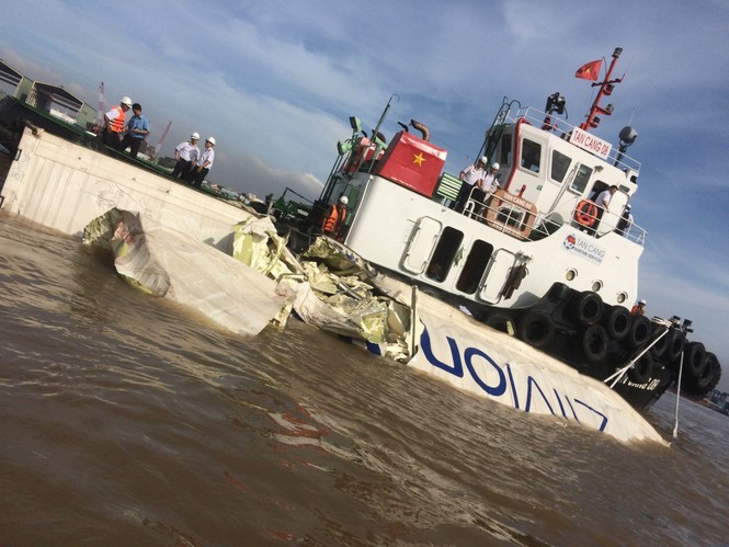 Hai tàu container tông nhau trên sông Đồng Nai - ảnh 4