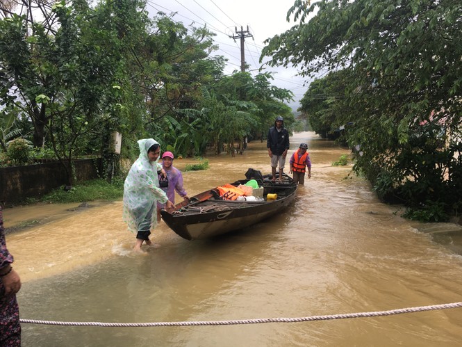 Đà Nẵng: Ngập hơn 4000 hộ, nước nơi xuống nơi lên - ảnh 1