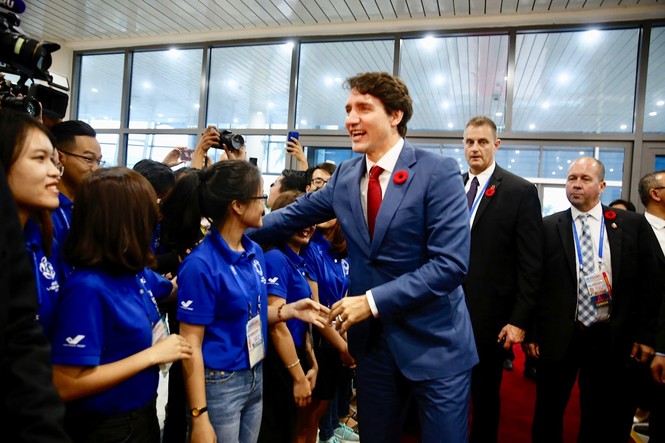 Khoảnh khắc đặc biệt khi Thủ tướng Canada bước vào trung tâm báo chí - ảnh 6