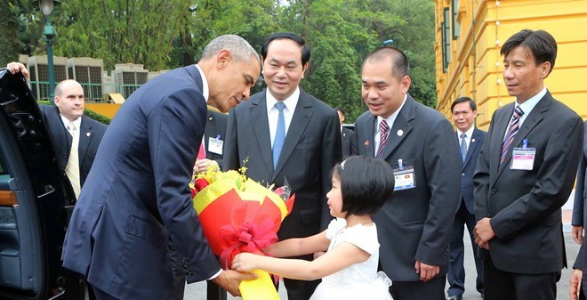 Tiết lộ bất ngờ về em bé tặng hoa Chủ tịch Tập Cận Bình tại Hà Nội - ảnh 3