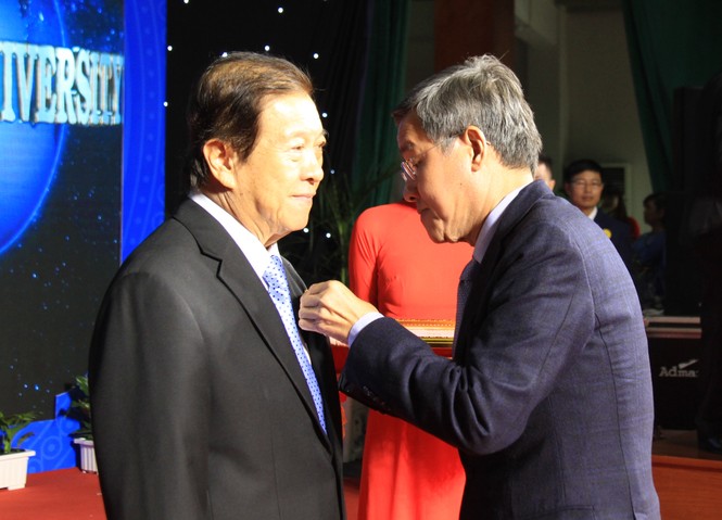 Đại học Lạc Hồng nhận Huân chương lao động hạng Nhất - ảnh 1