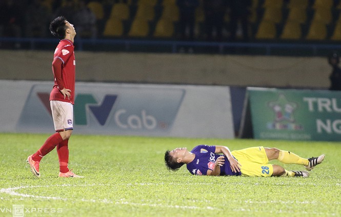 Cầu thủ Hà Nội khóc nức nở khi tuột chức vô địch V-League - ảnh 7