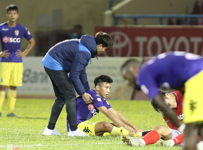 Cầu thủ Hà Nội khóc nức nở khi tuột chức vô địch V-League - ảnh 8