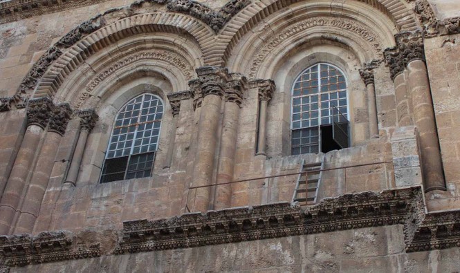 Những mái vòm tuyệt đẹp bên trong nhà thờ mộ Chúa Jesu - ảnh 11