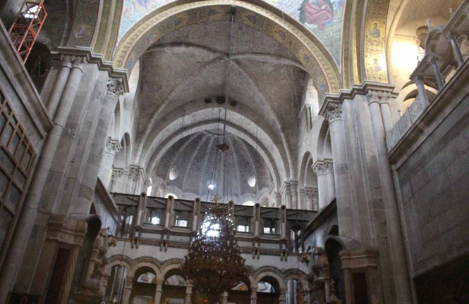 Những mái vòm tuyệt đẹp bên trong nhà thờ mộ Chúa Jesu - ảnh 5