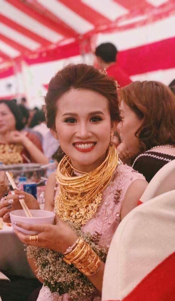 Cổ trĩu vàng, cô dâu ở Đồng Nai khiến dân mạng 'choáng váng' - ảnh 4