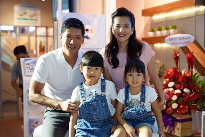 Hình ảnh gia đình Bình Minh hạnh phúc khiến ai cũng ghen tỵ - ảnh 15