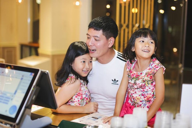 Hình ảnh gia đình Bình Minh hạnh phúc khiến ai cũng ghen tỵ - ảnh 3