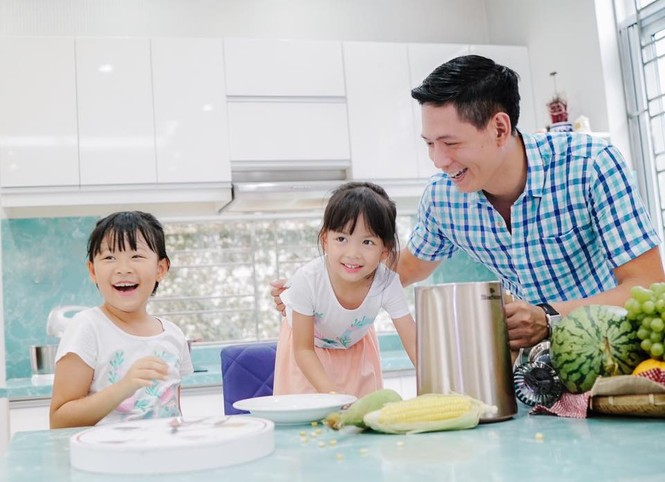 Hình ảnh gia đình Bình Minh hạnh phúc khiến ai cũng ghen tỵ - ảnh 10