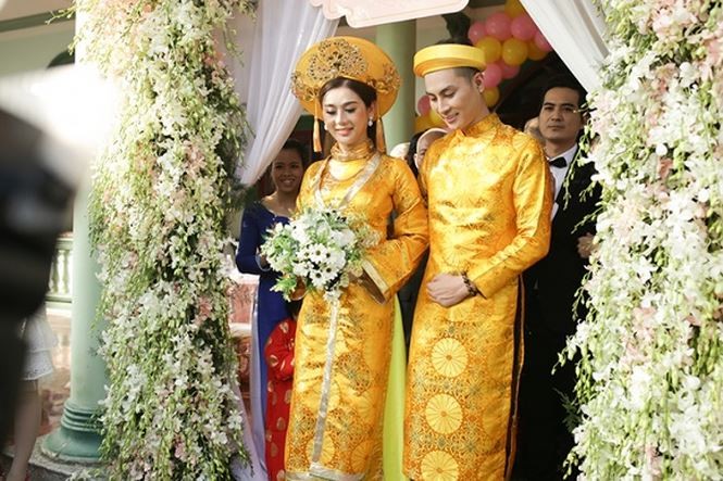 Showbiz 28/12: Những chi tiết cực độc chỉ có ở đám cưới Lâm Khánh Chi - ảnh 1