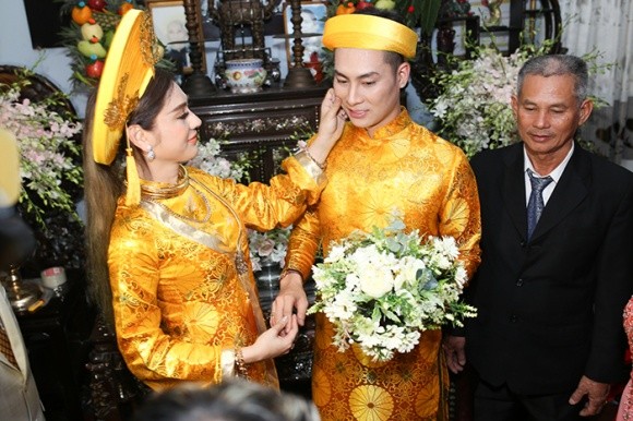 Mâm lễ vật đầy vàng trong đám cưới Lâm Khánh Chi - ảnh 2