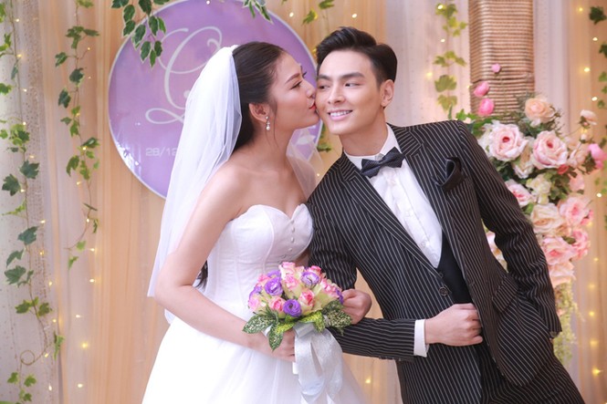 Showbiz 28/12: Những chi tiết cực độc chỉ có ở đám cưới Lâm Khánh Chi - ảnh 2
