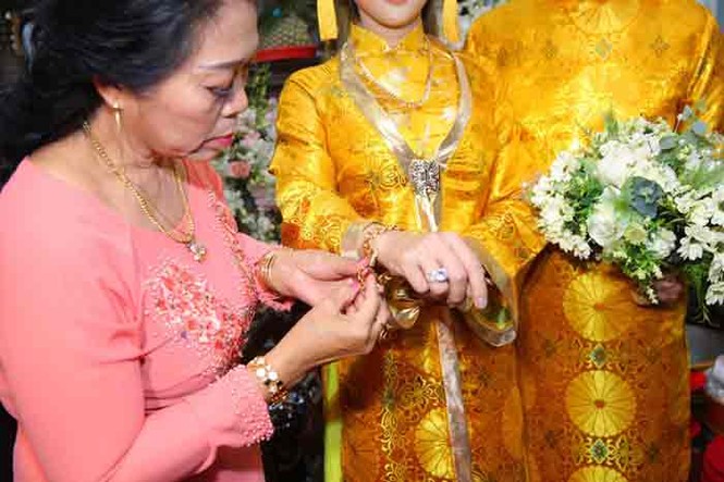Mâm lễ vật đầy vàng trong đám cưới Lâm Khánh Chi - ảnh 5