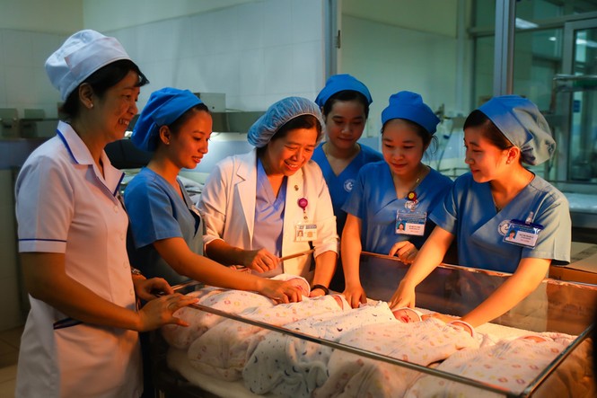 5 em bé chào đời ở thời khắc bước sang năm 2018 - ảnh 2