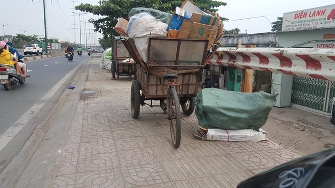 Ẩn họa cháy nổ ở 'xóm phế liệu' nằm giữa khu dân cư tại TPHCM - ảnh 13