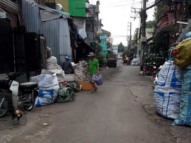 Ẩn họa cháy nổ ở 'xóm phế liệu' nằm giữa khu dân cư tại TPHCM - ảnh 14