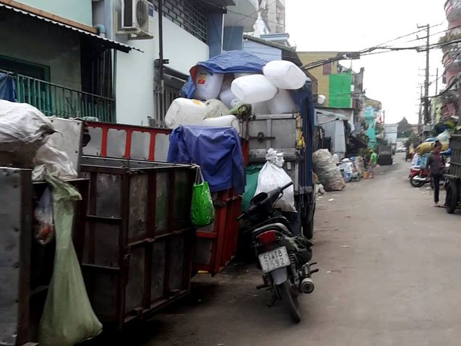 Ẩn họa cháy nổ ở 'xóm phế liệu' nằm giữa khu dân cư tại TPHCM - ảnh 16
