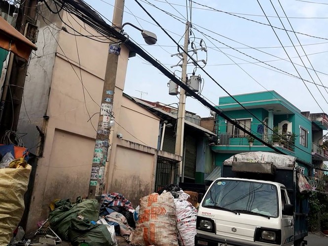 Ẩn họa cháy nổ ở 'xóm phế liệu' nằm giữa khu dân cư tại TPHCM - ảnh 4
