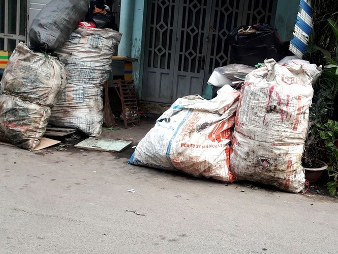 Ẩn họa cháy nổ ở 'xóm phế liệu' nằm giữa khu dân cư tại TPHCM - ảnh 6